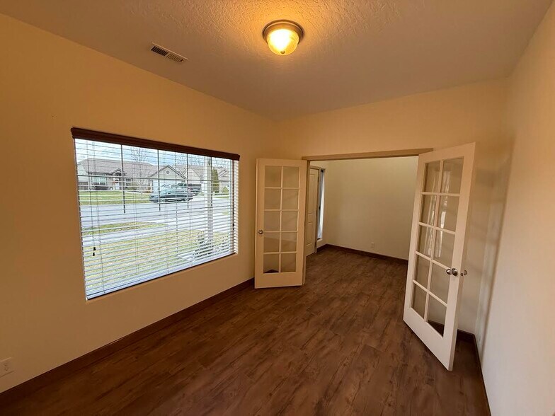 Building Photo - 3420 W Pescador Dr