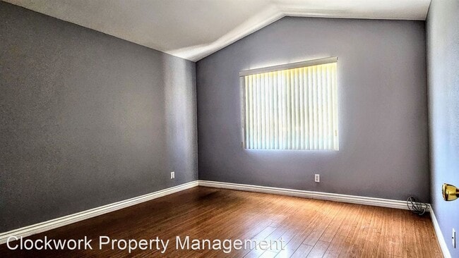Building Photo - 3 br, 2 bath House - 305 Oakview Dr