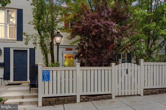 Building Photo - 1513 N Van Dorn St