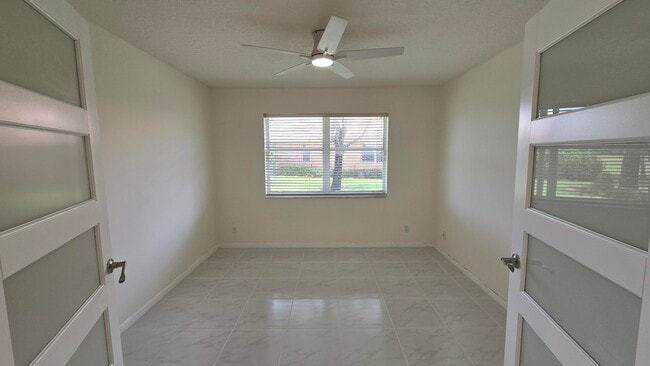 Building Photo - 5622 Royal Lake Cir