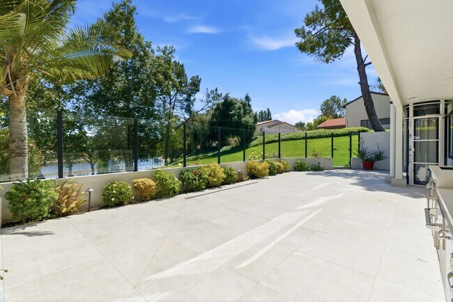 Building Photo - 4520 Park Cordero