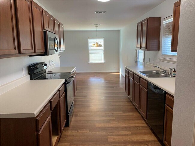 Building Photo - 328 Almquist St