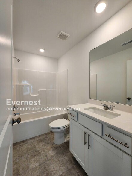 Building Photo - 1540 Crescent Townes Wy