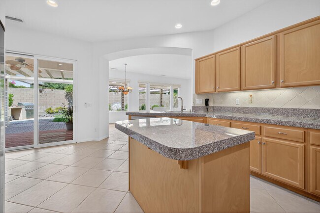 Building Photo - 60543 Desert Shadows Dr