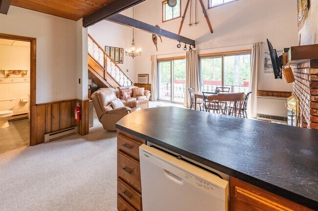 Building Photo - 18 Bunker Ln