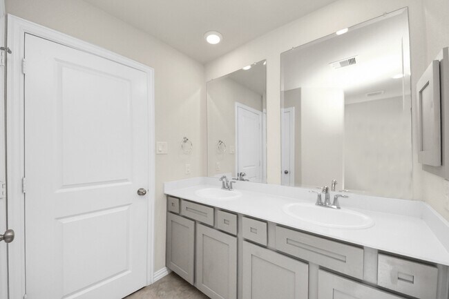 Building Photo - 1635 Ryon Falls Dr