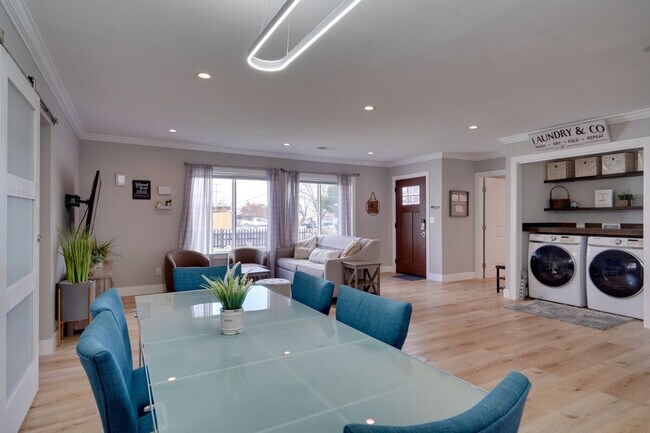Building Photo - 893 Olivina Ave