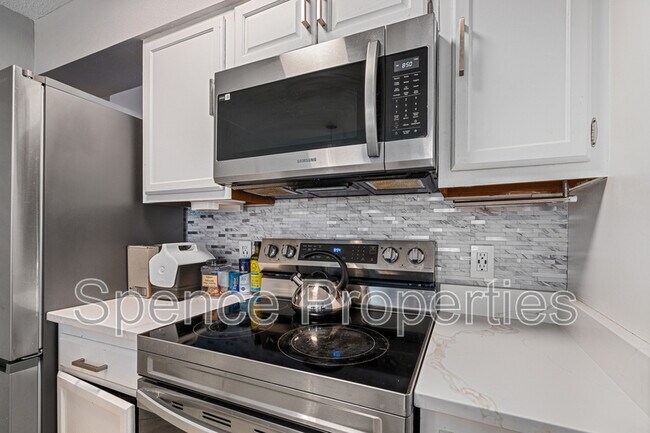 Building Photo - 300 Yacht Club Dr