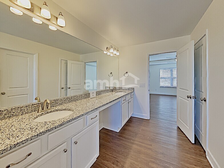 Building Photo - 5404 Lake Water Ct