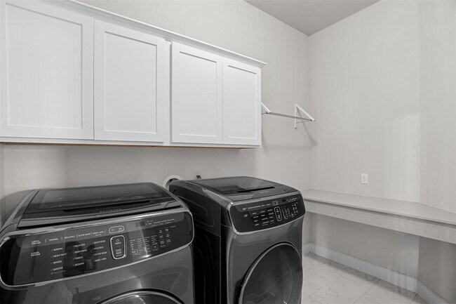 Building Photo - 522 Dayridge Dr