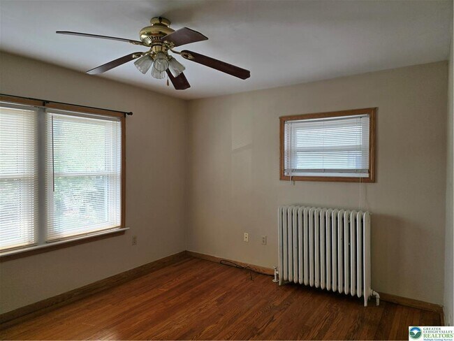 Building Photo - 937 S Poplar St