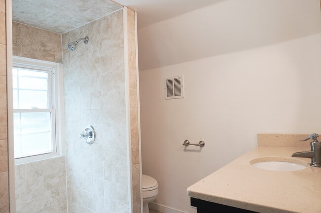 Building Photo - 1004 Baywood Ct