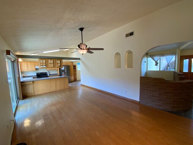 Building Photo - 4 Bedroom Single Story Home Available Near Tramway Blvd NE & Copper Ave NE!