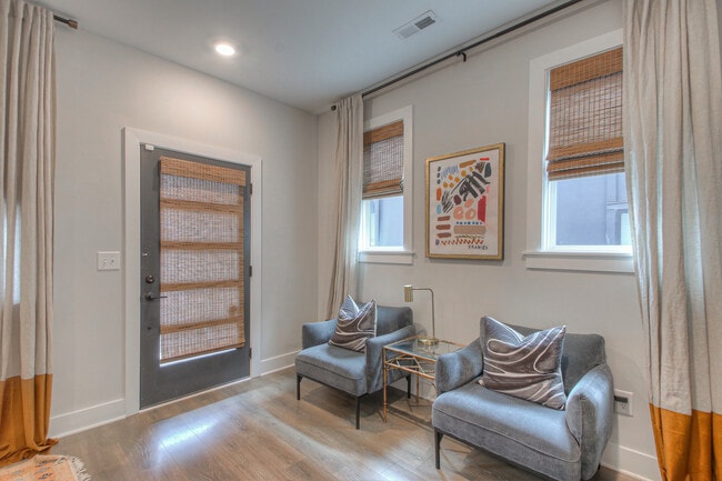 Building Photo - 801 Cherokee Ave