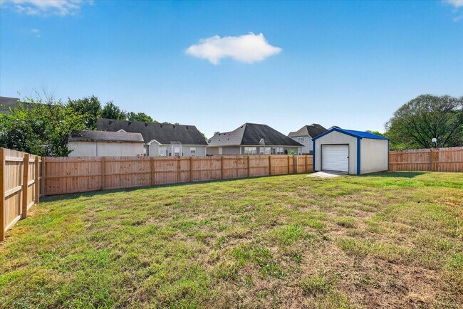 Building Photo - 3534 Southwood Dr
