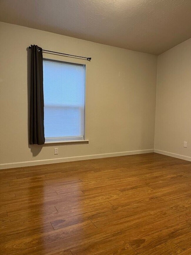 Building Photo - Beautifully updated home in Port Orchard!