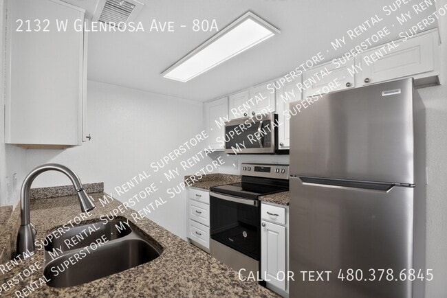 Building Photo - 2132 W Glenrosa Ave