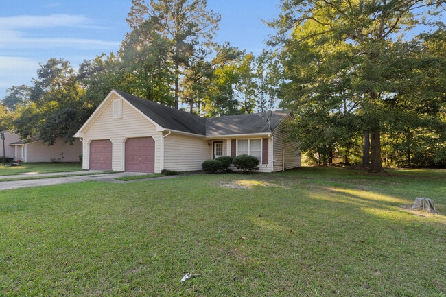 Building Photo - 1615 RaceTrack Rd