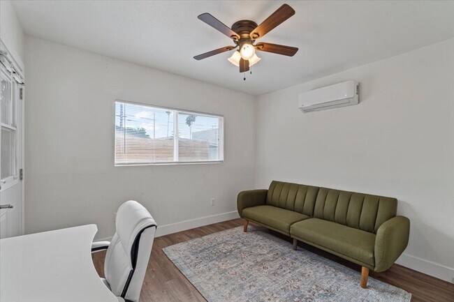 Building Photo - 5738 Ruthelen St