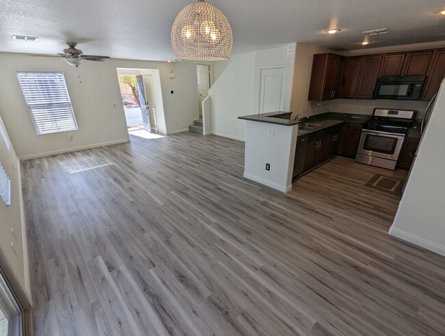 Building Photo - 10807 Mason Hill Ave