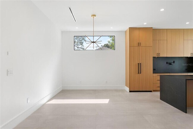 Building Photo - 3010 W Trilby Ave