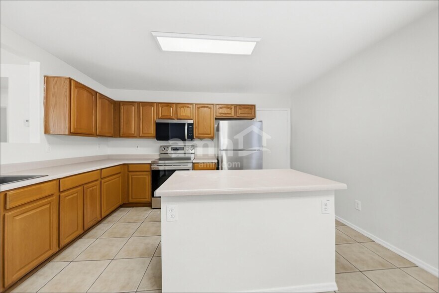 Building Photo - 11514 W Bloomfield Rd