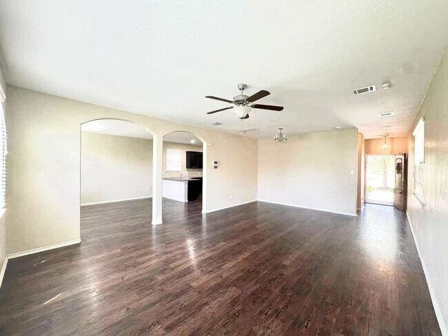 Building Photo - Cozy and well-kept 4 beds rental home in Houston