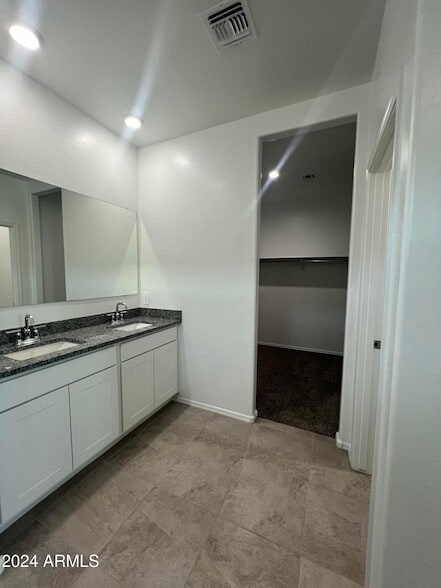 Building Photo - 1575 E Lardner Dr