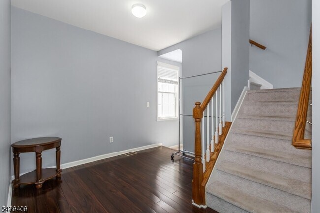 Building Photo - 28 Devonshire Dr