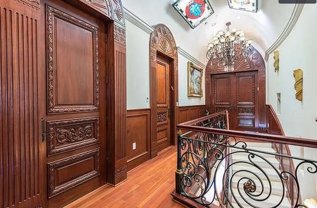 Building Photo - 332 S Almont Dr