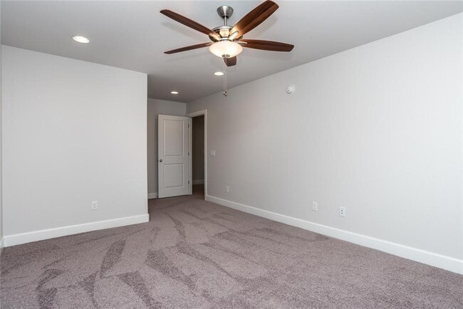 Building Photo - 6516 W Pleasant Way