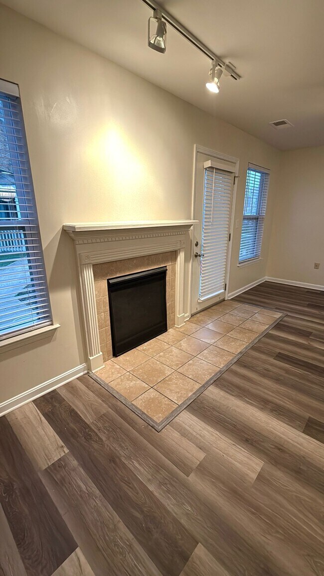 Building Photo - Brook Bend Way