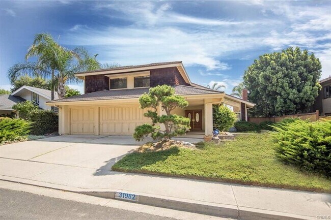 Building Photo - Furnished with Golf Course View in Laguna ...
