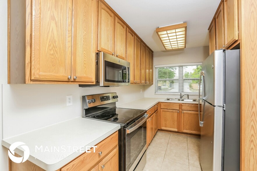 Building Photo - 5730 Oleander Dr