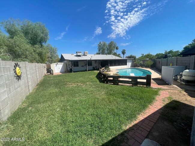 Building Photo - 3 Bed 2 Bath Phoenix Home with a Pool