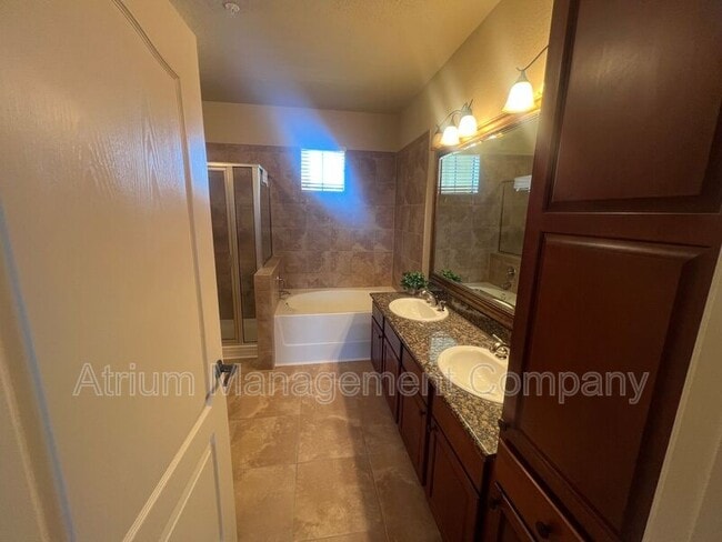 Building Photo - 903 Charo Pkwy