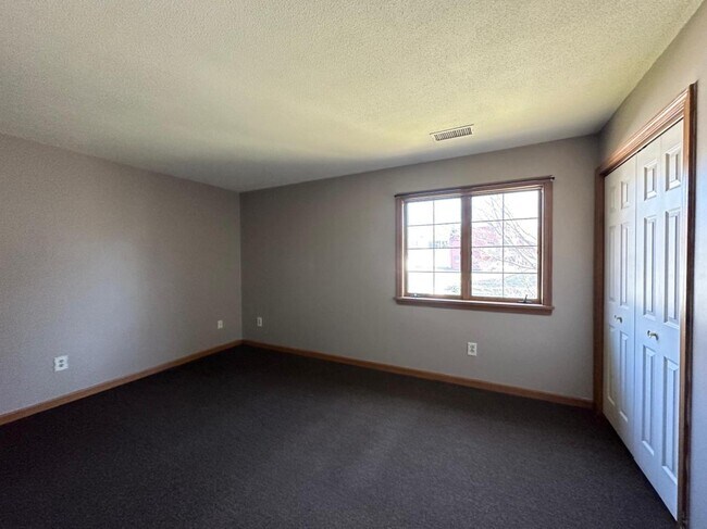 Building Photo - 18 Partridge Ct