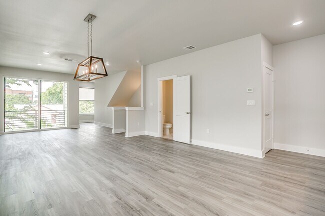Building Photo - 3202 Forest Park Blvd