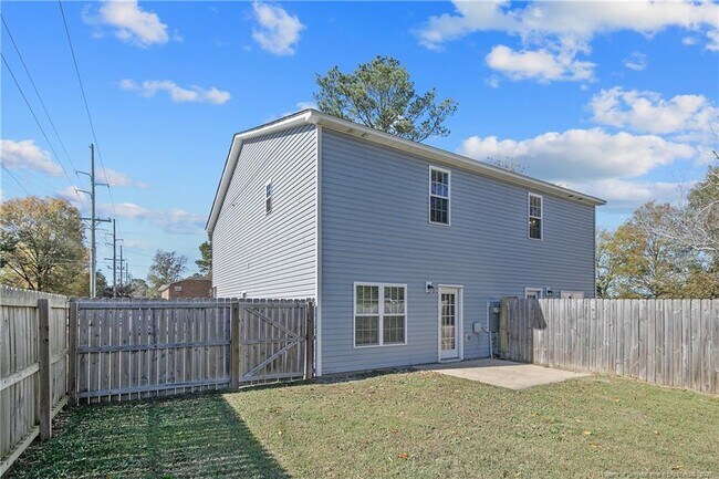 Building Photo - 395 Hicks Ave
