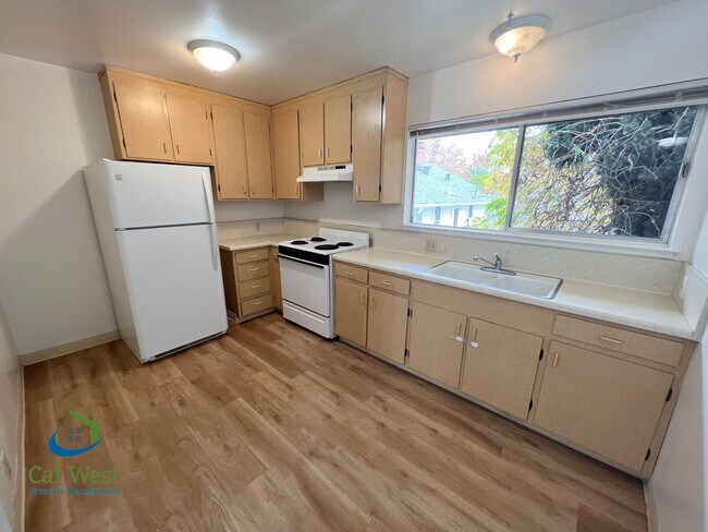 Building Photo - $2,095 - One Bedroom One Bath Apartment - ...