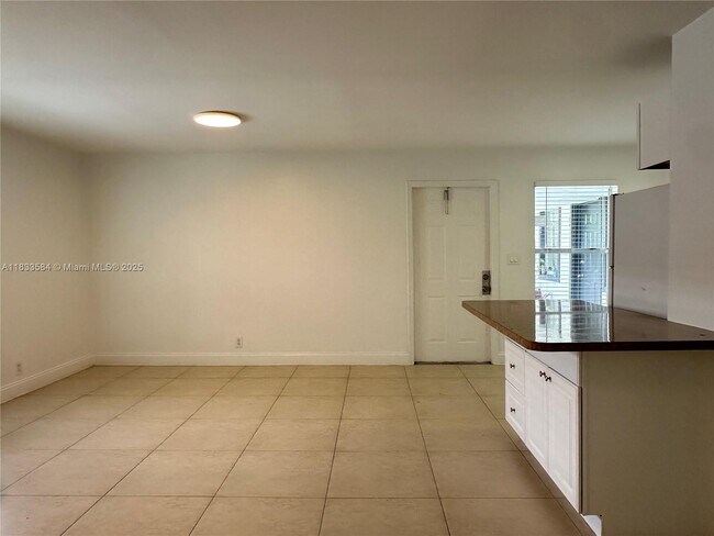 Building Photo - 1411 N Dixie Hwy