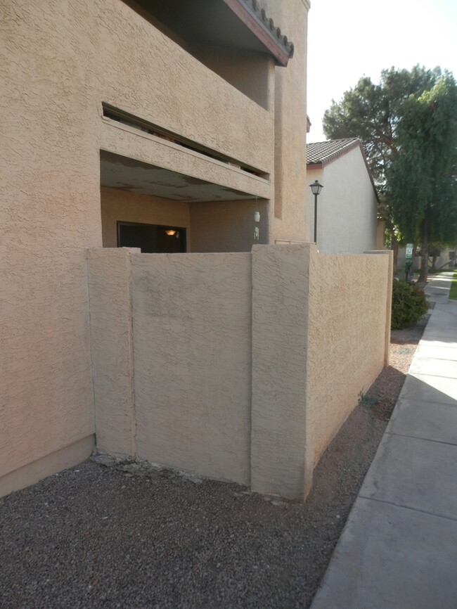 Building Photo - Nice 2 bedroom 2 bath condo!