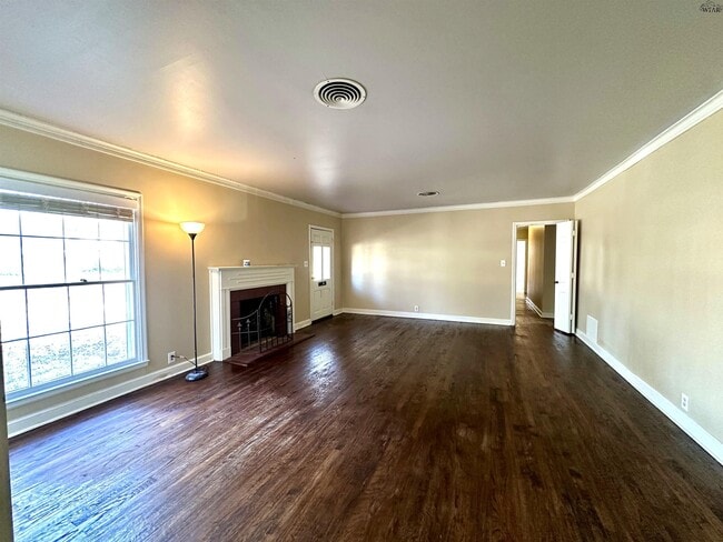 Building Photo - 2409 Ellingham