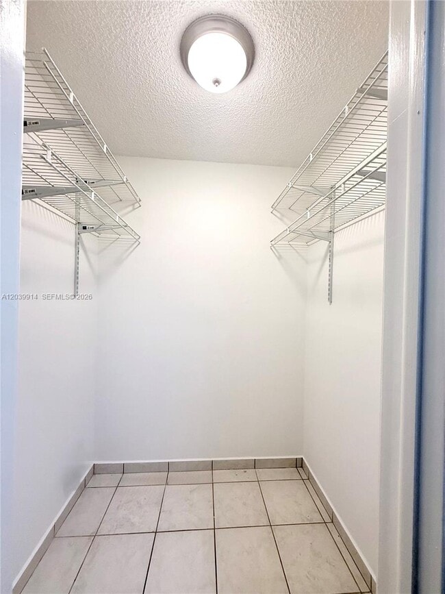 Building Photo - 995 SW 84th Ave