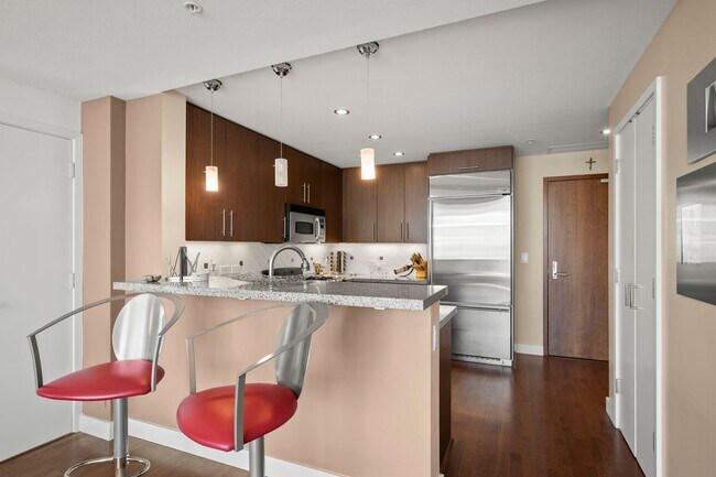 Building Photo - West Facing Downtown Condo for Rent!