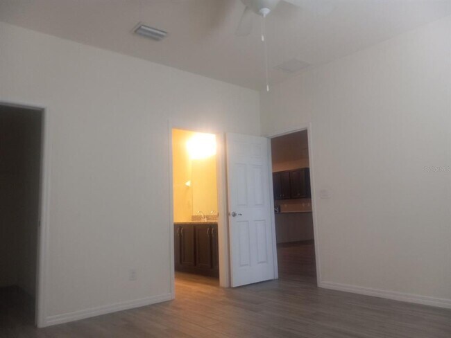 Building Photo - 397 Baytree Dr