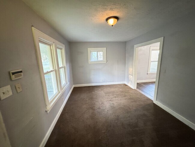 Building Photo - Charming 3-Bedroom Single Family Home Now ...