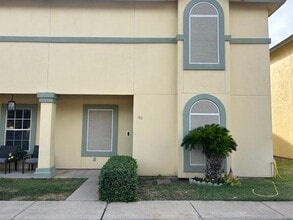 Building Photo - 1000 Ranchway Dr