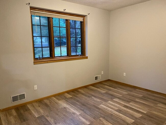 Building Photo - 4407-4409 Forest Valley Rd