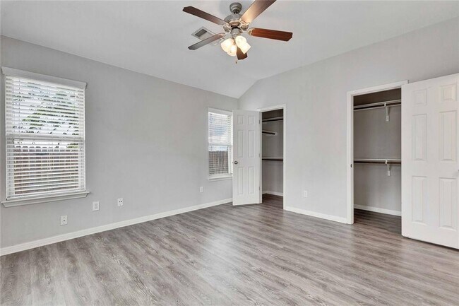 Building Photo - 907 Yabers Ct
